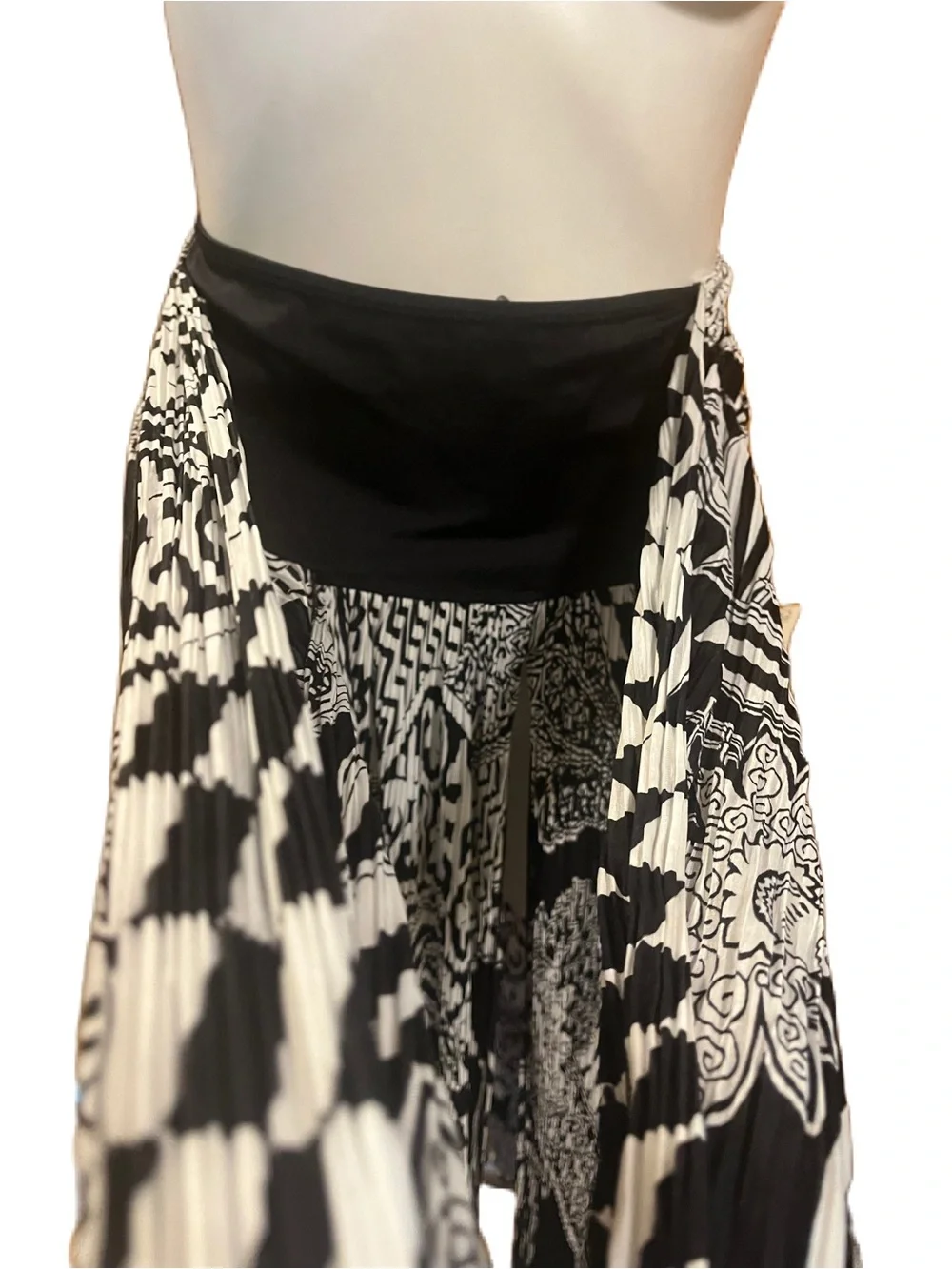 Gottex Black & White Patterned Maxi Skirt Cover Up with Tie Waist